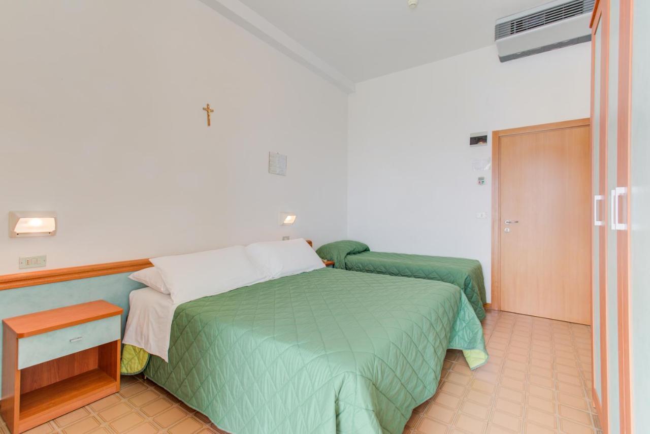Hotel Astoria Misano Adriatico Exterior foto